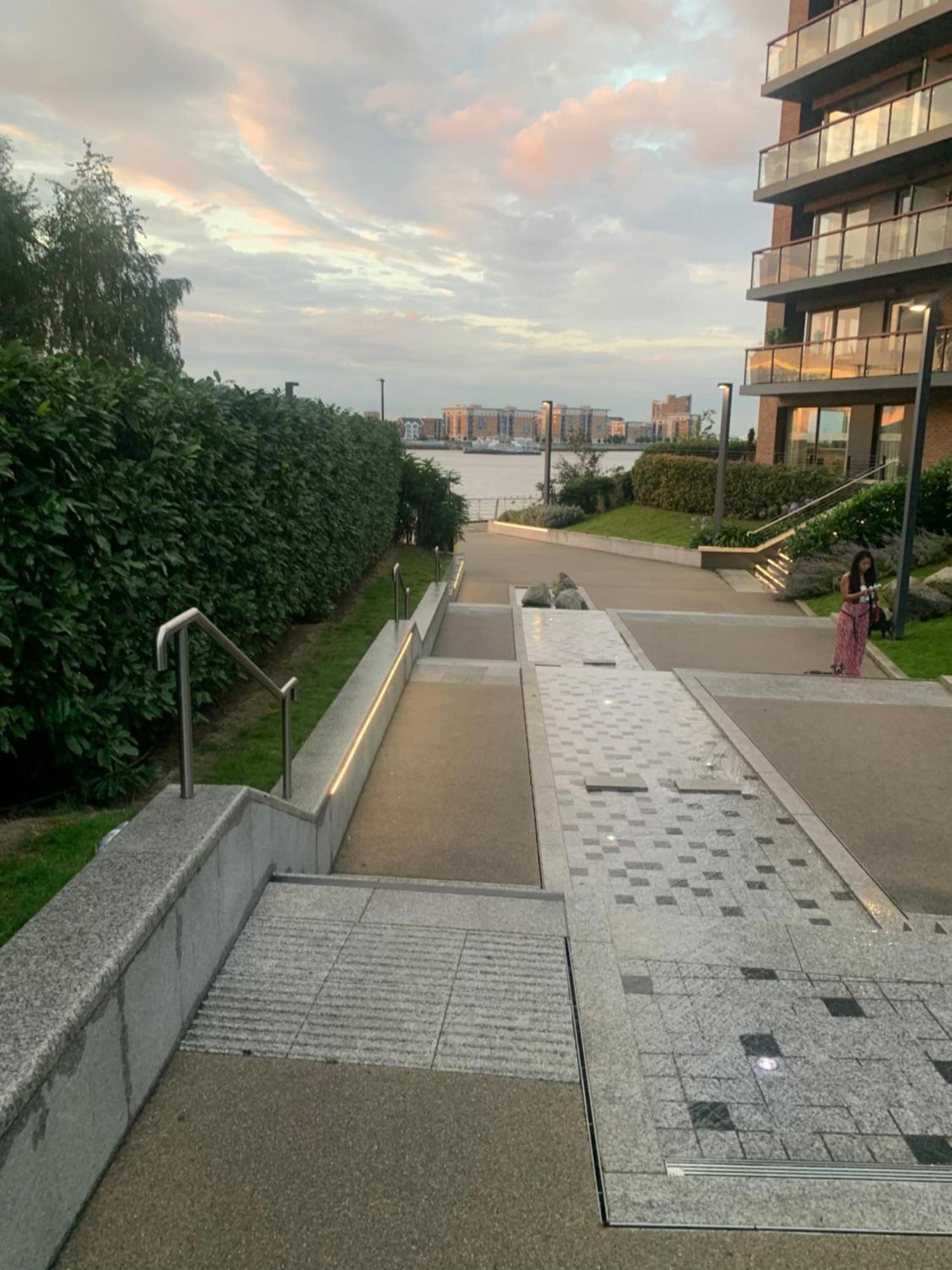 Luxury Riverside Apt With Easy Access To Central London, O2, Excel Centre And Parking 外观 照片